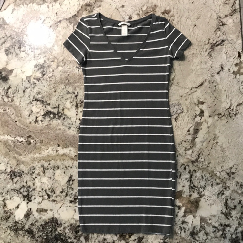 Almost new! H&M V-neck T-shirt dress.